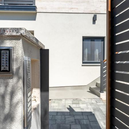 Residence Jonathan Биоград на Мору Екстериор снимка