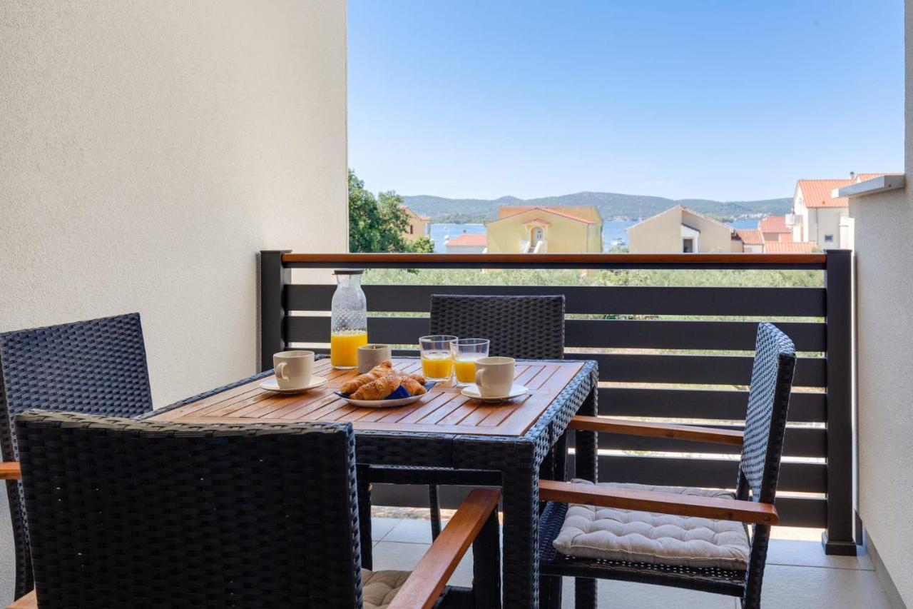Residence Jonathan Биоград на Мору Екстериор снимка